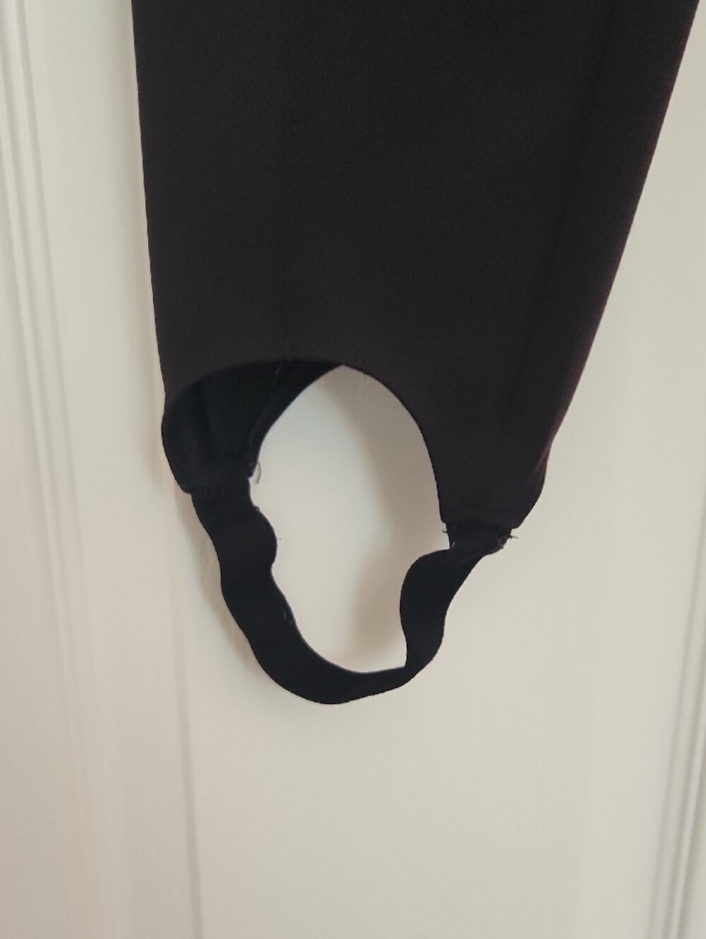 Cozy Comfy Relaxed Fit Versatile H&M Black Skinny Stirrup Leggings - Picture 4 of 5